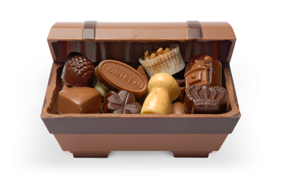 Schokoladen-Schatztruhe gefüllt mit Pralinen