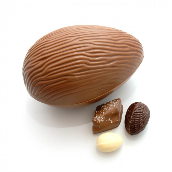 Schokoladenosterei klein mit Pralinen gefüllt