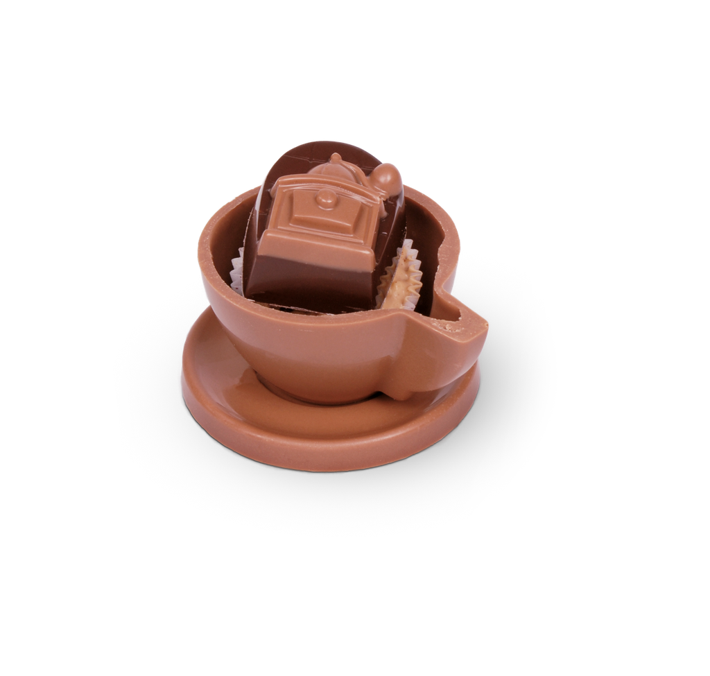 Schokoladen-Tasse klein gefüllt mit Pralinen
