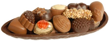 Tannenzapfen offen gefüllt mit Pralinen