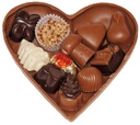 Herz klein halb gefüllt mit Pralinen